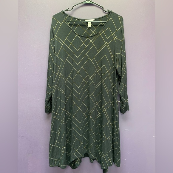 Soma Tops - Soma 3/4 sleeve shark bite hem tunic top